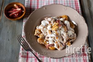 Gnocchi di zucca con speck e noci