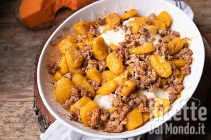 Gnocchi di zucca con salsiccia gratinati. La ricetta semplice per farli al forno!