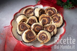 Girelle di pandoro. L'idea golosa per un dolce senza cottura per riciclare il pandoro!