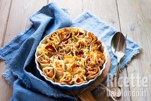 Girelle di pane carasau con speck e provola