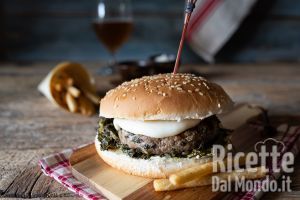 Hamburger di vitello con friarielli e provola. La ricetta del panino napoletano!