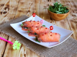 Ricetta Involtini di Salmone affumicato con rucola e philadelphia