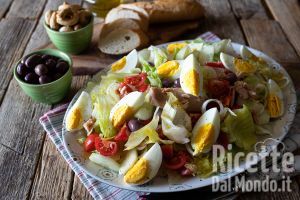 Insalata nizzarda classica (salade niçoise). La ricetta della Costa Azzurra!