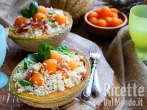 Ricetta Insalata di riso con prosciutto e melone, un primo piatto fresco e gustoso