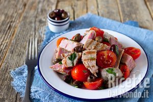 Ricetta Insalata di tonno fresco con pomodorini e olive (Ricetta per l'estate!)