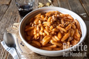 Malloreddus alla campidanese. La ricetta originale della cucina sarda.