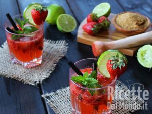 Ricetta Mojito alle fragole, l'aperitivo fresco e gustoso, con rum e fragole