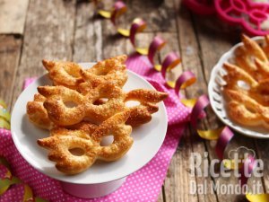 Ricetta Mascherine di sfoglia. Le maschere di Carnevale da mangiare!