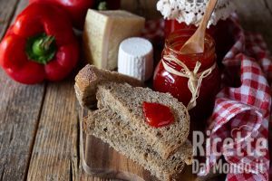 Marmellata di peperoni (conserva agrodolce per formaggi e arrosti)