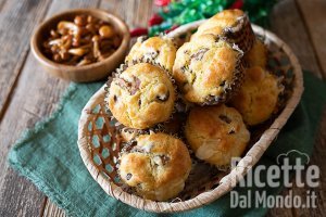 Ricetta Muffin funghi e provola. La ricetta semplice per fare dei muffin morbidissimi!