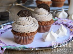 Ricetta Oreo cupcakes, dolcetti semplici e golosi con base al cioccolato