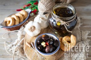 Olive nere sott'olio. La conserva con la ricetta della nonna!