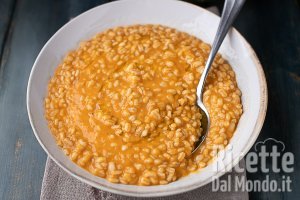 Ricetta Orzotto alla zucca cremosissimo. La ricetta facile pronta in pochi minuti!