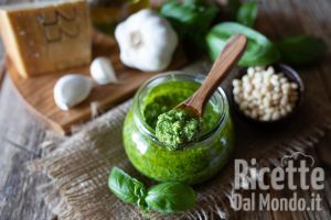 Ricetta Pesto alla genovese: Ricetta e consigli per farlo perfetto in 5 minuti!