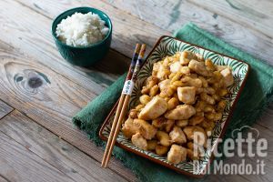 Ricetta Pollo alle mandorle. La ricetta originale per un piatto orientale aromatico!