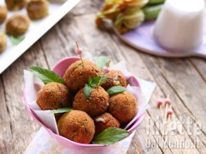 Ricetta Polpette di zucchine e ricotta, preparate con tanta verdura di stagione