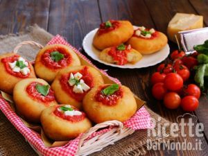 Ricetta Pizzette fritte montanare. La ricetta delle pizze fritte al pomodoro napoletane!