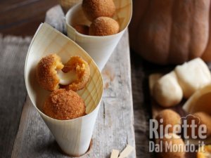 Ricetta Polpette di zucca con cuore filante di scamorza (Ricetta facile!)