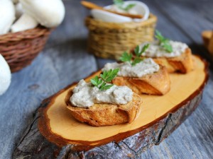 Patè di funghi champignon
