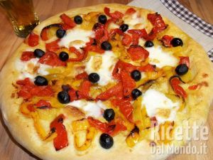 Ricetta Pizza ai peperoni, fatta in casa (ricca e digeribile)