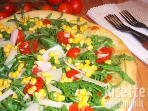 Ricetta Pizza Pomodorini, Rucola e scaglie di Parmigiano