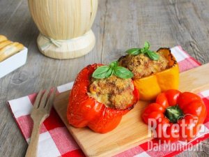 Peperoni ripieni al forno, la ricetta veloce e gustosa