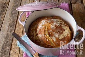 Pane senza impasto. La ricetta del pane cotto in pentola!