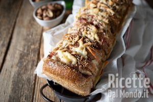 Ricetta Pan bauletto farcito con prosciutto e provola (Ricetta semplice e gustosa!)