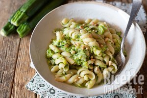 Ricetta Pasta e zucchine. La ricetta veloce per farla cremosa e saporita!