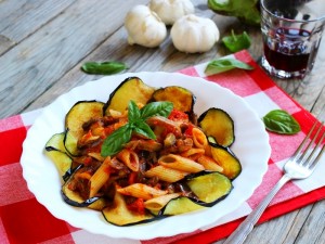 Pennette alla siciliana con melanzane e funghi