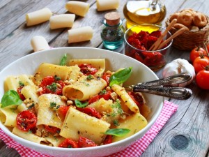 Ricetta Paccheri con pomodorini confit e taralli