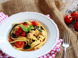 Pasta fresca con zucchine e pesce spada