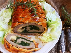 Polpettone in crosta farcito con provola e spinaci