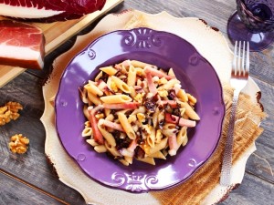 Penne integrali con radicchio e speck
