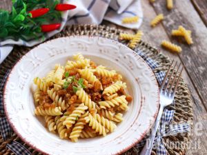 Ricetta Pasta con la mollica, profumatissima per una spaghettata tra amici