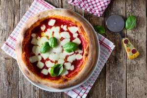 Pizza con il cornicione