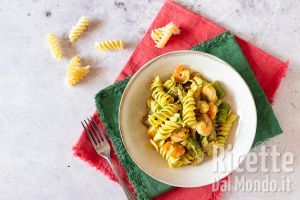 Pasta carciofi e gamberi, con prodotti freschi di stagione