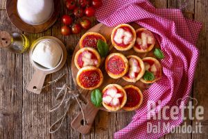 Ricetta Pizzette di ricotta morbide fatte in casa. La ricetta semplice e veloce!