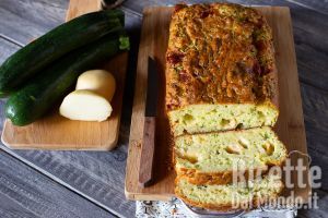 Ricetta Plumcake alle zucchine e provola. Ricetta vegetariana pronta in 5 minuti!