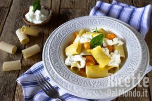 Ricetta Paccheri con pomodorini gialli e stracciata