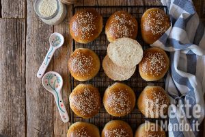 Panini per hamburger con lievito madre sofficissimi! La ricetta semplice!
