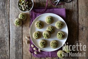 Ricetta Pistacchiotti. La ricetta dei biscotti con crema di pistacchio!