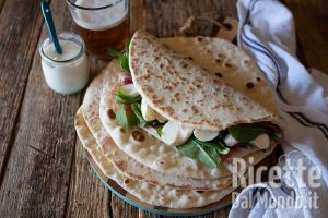 Ricetta Piadine allo yogurt. La ricetta semplice pronta in 5 minuti!
