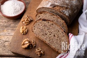 Pane integrale con le noci e lievito madre. Ricetta e trucchi per farlo perfetto!