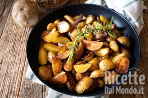 Ricetta Patate in padella. La ricetta perfetta per un contorno veloce!