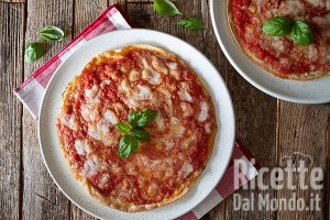 Ricetta Piadipizza. La piadina che si trasforma in una pizza in 2 minuti!