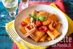 Paccheri al sugo di scampi. La ricetta perfetta con condimento saporito!
