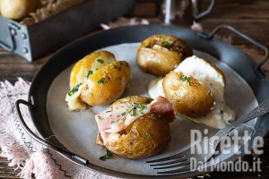Ricetta Patate al cartoccio ripiene. La ricetta veloce per farle gustose!