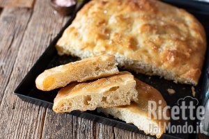 Ricetta Panfocaccia. La ricetta del pane morbido dentro e croccante fuori!