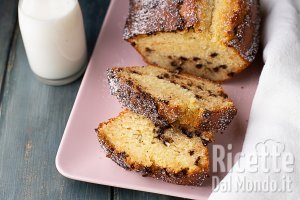 Ricetta Plumcake con gocce di cioccolato. La ricetta per farlo morbidissimo allo yogurt!